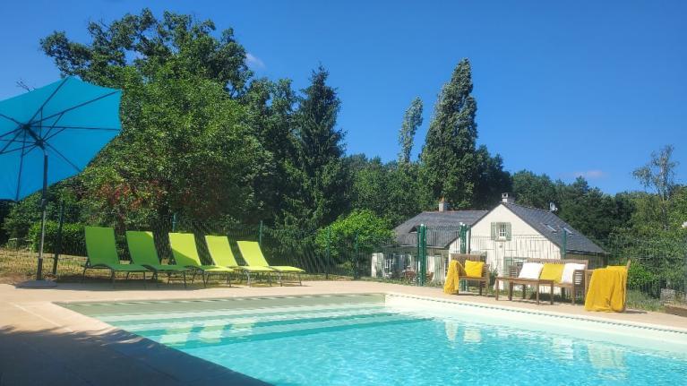 Grand-gite-Saumur-piscine