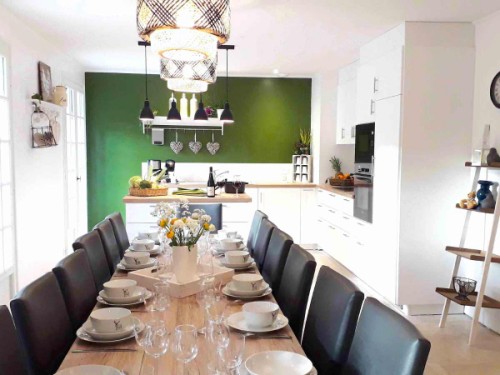 Grande salle à manger pour 15 personnes