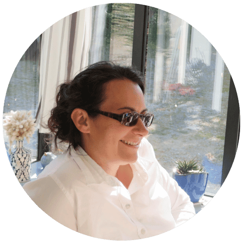 Grand-gite saumur avec piscine, Célia vous reçoit