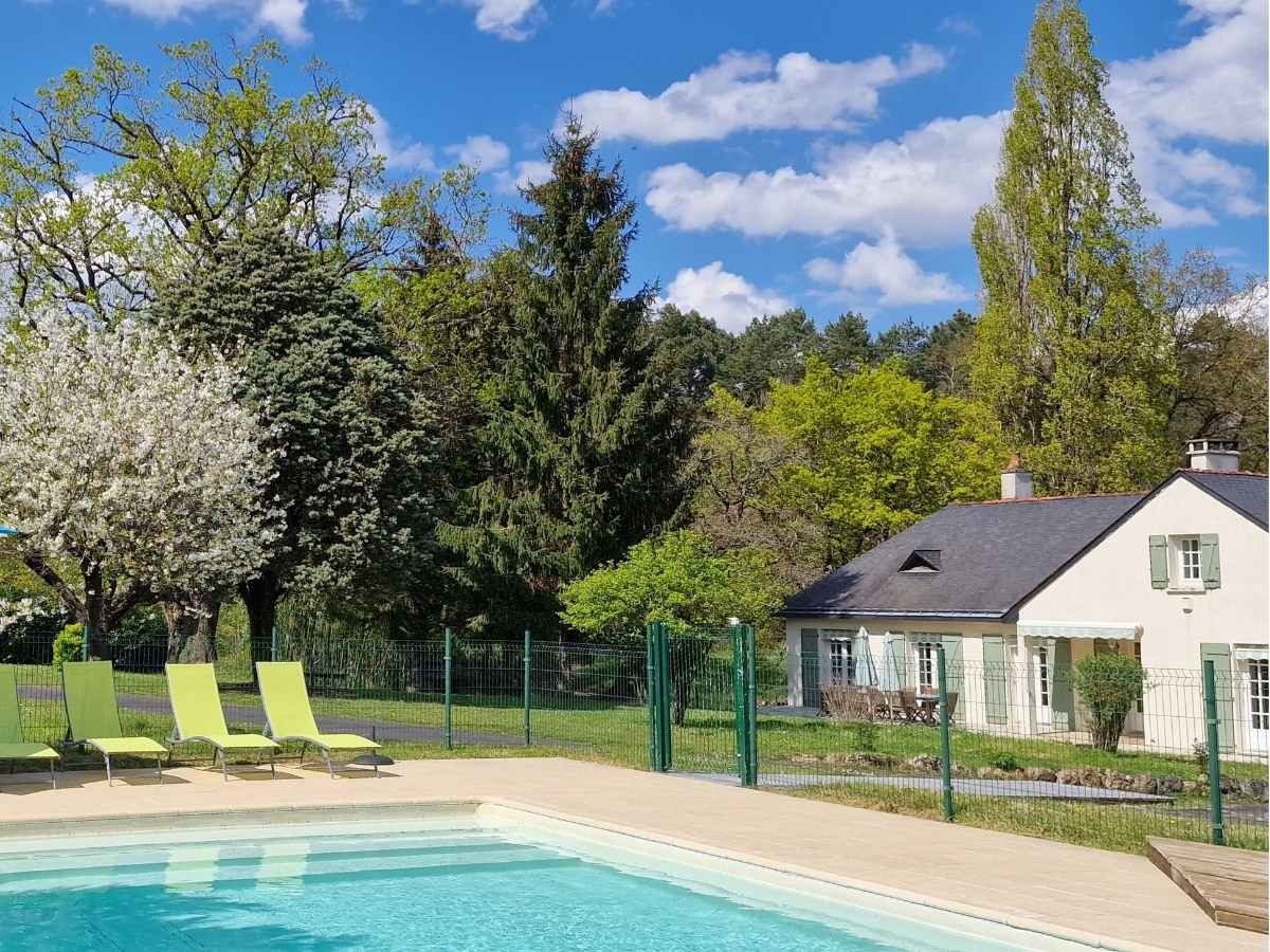 Vue automnale du gîte L'Appel de la Forêt